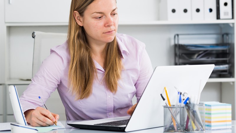 Career guidance for a position Economic officer