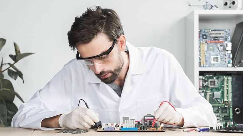 الإرشاد المهني للوظيفة مساعد مهندس إلكترونيات