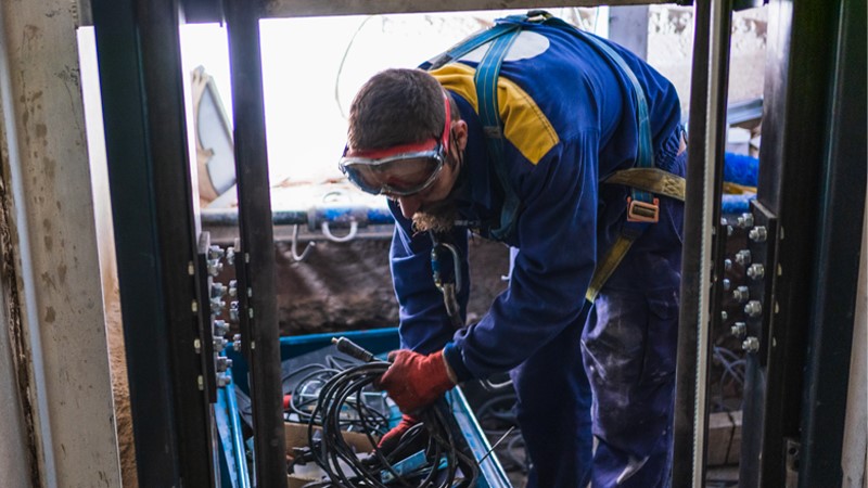 Career guidance for a position Elevator technician