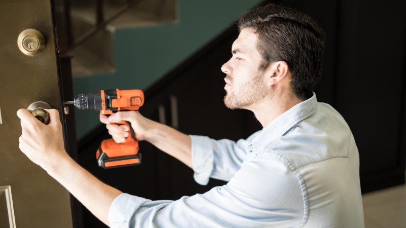 Career guidance for a position Locksmith