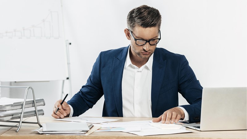 Career guidance for a position Economist