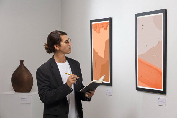 Career guidance for a position Art Curator