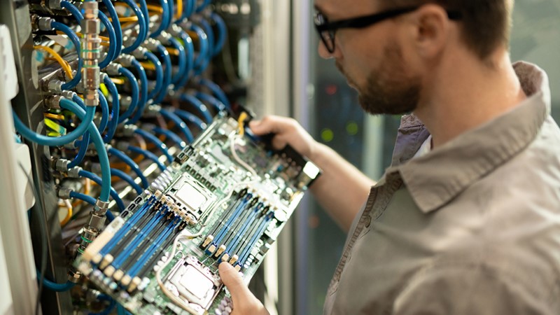 Career guidance for a position Computer Engineering Technician
